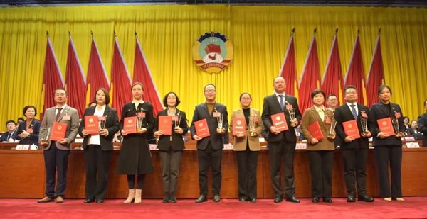 代表委员根据两会部署要求